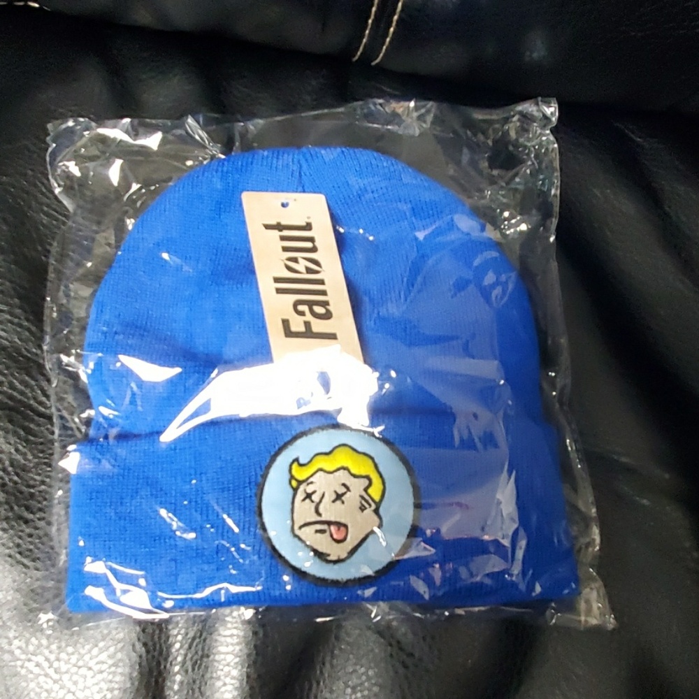 Fallout 4 76 Vault Boy DEAD Beanie Hat NIP Adults